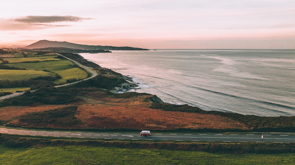 decouvrir le pays basque en famille a bord d'un combi vw vintage